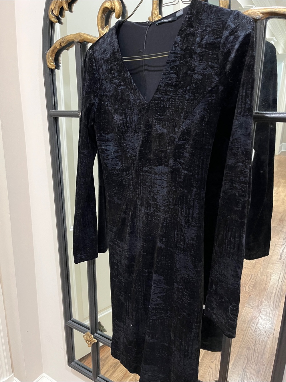 T Tahari Black Velvet Long Sleeve V-Neck Sheath Dress